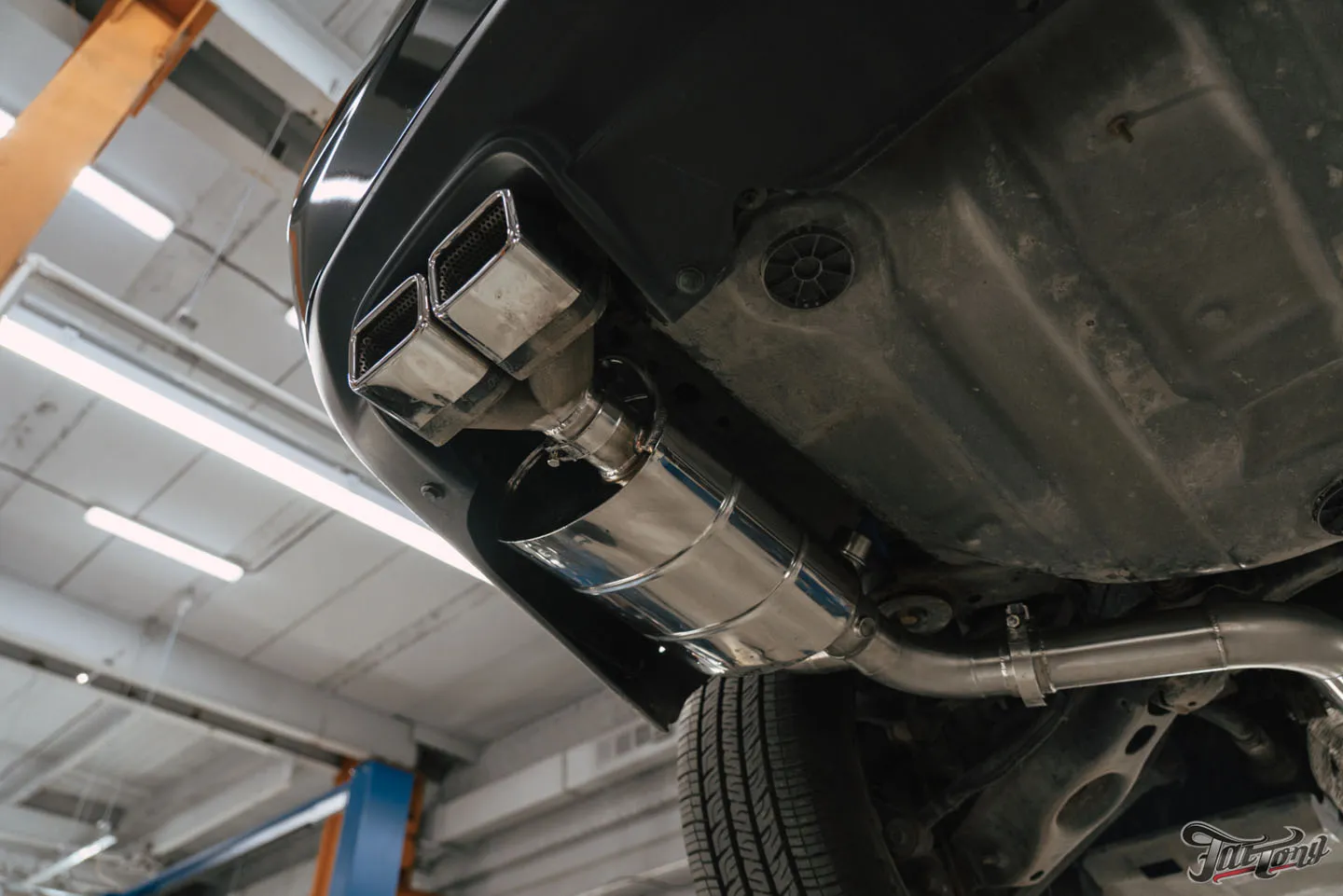 Новая выхлопная система с двумя режимами громкости на Dodge Challenger 3.6. Потратили на кнопку переключения режимов 5 дней!